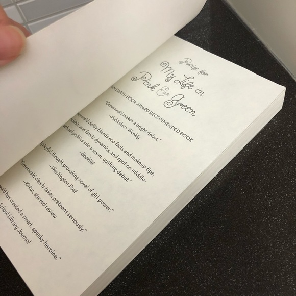 😎📚3/$18 My Life in Pink & Green - Picture 9 of 10